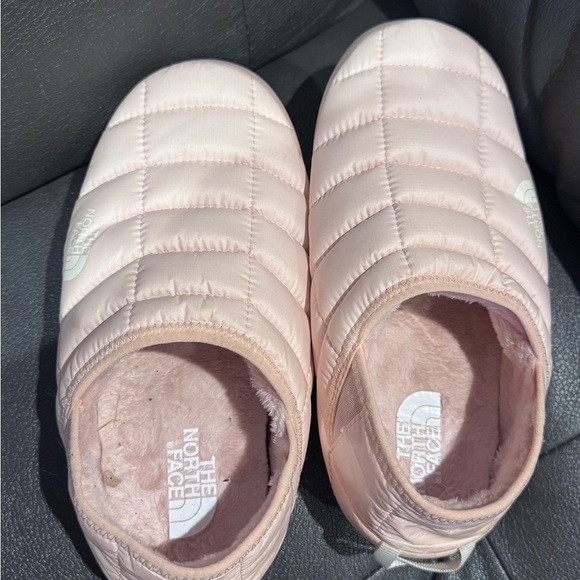 The North Face Soft Pink Fleece Slippers - Picture 1 of 3